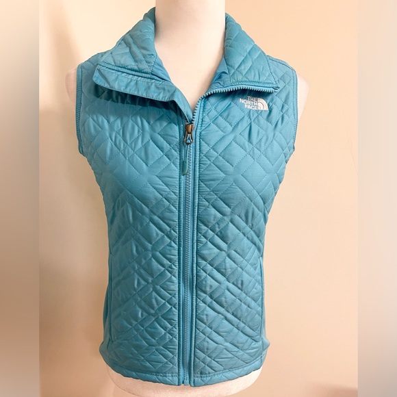 Pretty North Face lightweight puffer vest! - Picture 1 of 11